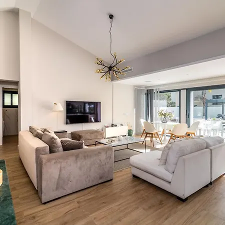 Villa Vacation I Marbesa Beach, Pool, Direct Access To The