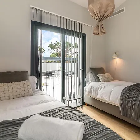 Vacation I Marbesa Beach, Pool, Direct Access To The